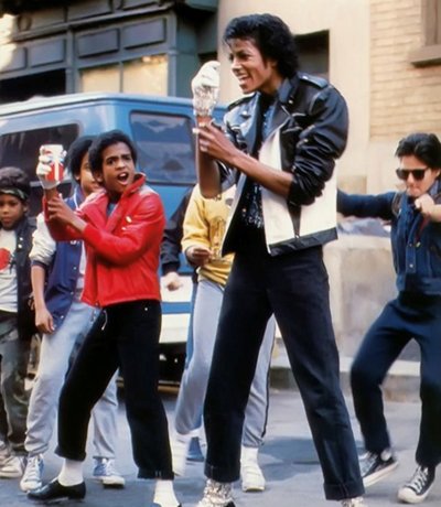 迈克尔杰克逊身着METAL品牌黑白夹克出演1984年百事可乐广告MV宣传