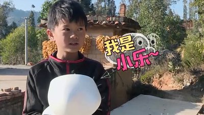 张皓宸和孩子通过机器人小乐视频聊天