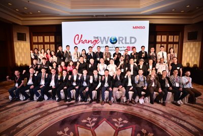 MINISO successfully held the seminar for MINISO sole agents in Thailand. Attendees were taking a group photo.