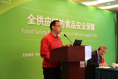 李锦记（新会）食品有限公司食品法规及标准副经理欧阳春林做主题演讲