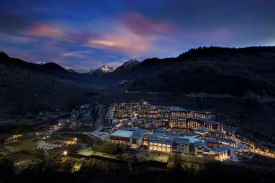 Hilton Opens First Hotel in Picturesque Jiuzhaigou, Sichuan Province