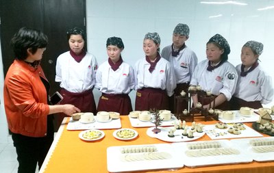 6名李锦记希望厨师备赛2017年北京市中职技能大赛面点组比赛