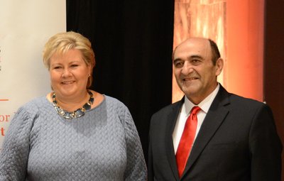 挪威首相埃尔娜·索尔贝格与哈利博士