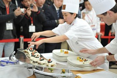 到2017世界食品广州展 看广府厨神如何“闻鸡起舞”称霸厨坛