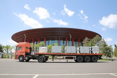 同方威视设备运抵雁栖湖国际会议中心。