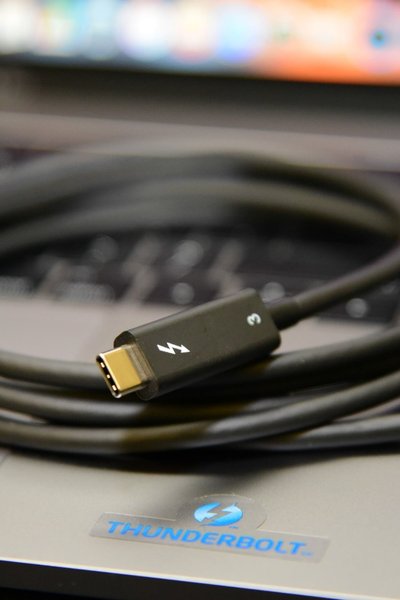 Thunderbolt 3仅需一根线缆即可实现4K分辨率的虚拟现实体验