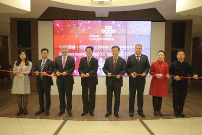 Mr. Li Hui (4th from left), the ambassador of P.R China to the Russian Federation, Mr. Liu Lihua (4th from right), the Vice Minister of the Ministry of Industry and Information Technology, Mr. Jiang Zhengxin (3rd from left), the Deputy General Manager of China Unicom officiated the opening ceremony for China Unicom (Russia) Operation Limited together