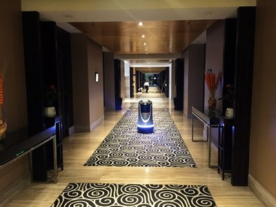 海航酒店集团引入智能机器人服务
