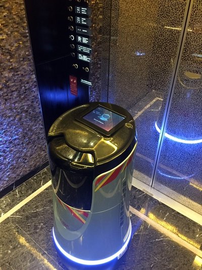 智能机器人自主乘坐电梯
