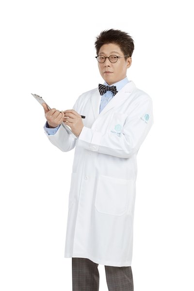 Director of Plastic Surgeon, TL Plastic Surgery, Dr Kim Jeemyung