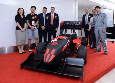 艾仕得修补漆团队为中国大学生F1大赛冠军队喷涂的新赛季赛车