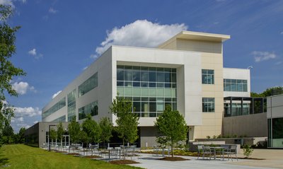 位于南卡罗莱纳州的舍弗勒新行政大楼，内含现代化办公空间，会议中心和公司餐厅。