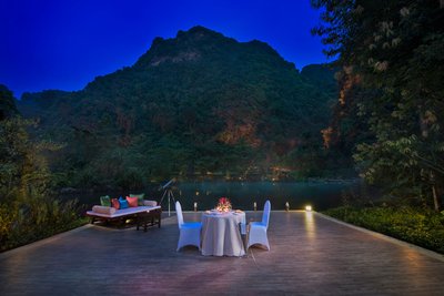 Dine under the stars on a private deck overlooking the hot springs lake with The Banjaran's most sought after Dine & Dream programme, the Star Struck