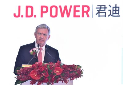 J.D. Power全球总裁兼首席执行官Finbarr O' Neill在京出席J.D. Power 2017中国汽车销售满意度研究（SSI）新闻发布暨研讨会