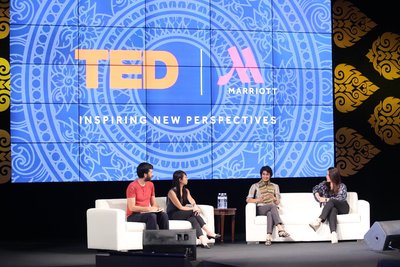 三位TED演讲者在曼谷皇后公园万豪侯爵酒店与到场嘉宾分享他们是如何通过旅行激发创新工作灵感。从左至右：TED演讲者Cesar Harada、何瑞怡(Matilda Ho)、Aparna Rao 与万豪国际集团经典高端品牌高级公关总监 Nina Herrera - Davila