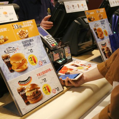 麦当劳麦有礼微信礼品卡正式发布，顾客可以全国麦当劳餐厅兑换美食