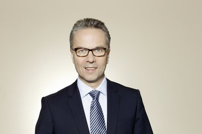 Stefan Spindler 博士延任工业事业部首席执行官5年（至2023年4月）。