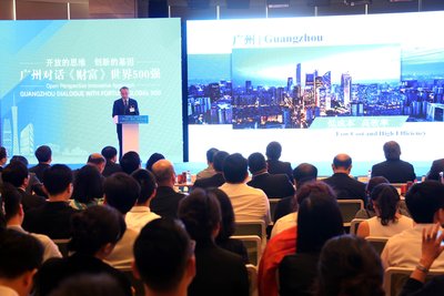 Cai Chaolin, Standing member of CPC Guangzhou Committee and Deputy Director of 2017 Fortune Global Forum Organizing Committee, is giving a speech at the roadshow