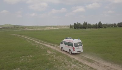 苏芒女士一行前往内蒙古赤峰市阿鲁科尔沁旗回访芭莎救护车使用情况