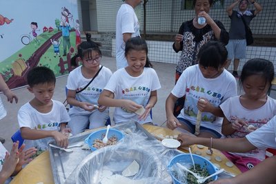 一起包饺子