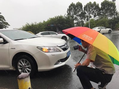 平安产险深圳分公司理赔员在暴雨中完成极速查勘
