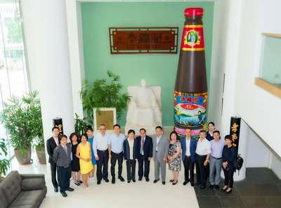 上海市政协代表团与李锦记酱料集团高层在香港总部合影
