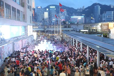 하버 시티의 ‘Bubble Up’ 공공 미술 프로젝트 공연이 열릴 때마다 수천 명의 홍콩 시민과 관광객이 참여해 새롭고 독특한 체험을 하게 될 것으로 기대된다.