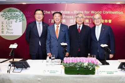 From left: Professor Frederick Ma Si-hang, Member of the Board of Governors, LUI Che Woo Prize Limited; Dr. Lui Che Woo, Founder & Chairman of the Board of Governors cum Prize Council, LUI Che Woo Prize; Professor Lawrence J. Lau, Chairman of the Prize Recommendation Committee, LUI Che Woo Prize; Dr. Moses Cheng Mo-Chi, Member of the Board of Governors, LUI Che Woo Prize Limited