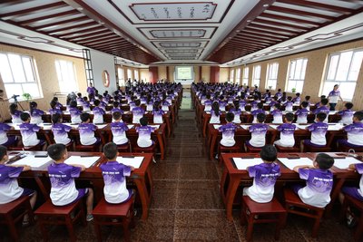 中国最大的数字化书法教室建成 可供224名学生同时上课