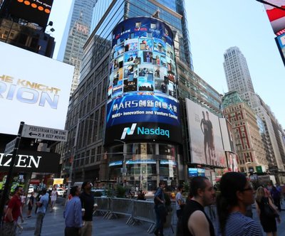 群星MARS大赛携历届MARS决赛选手点亮纽约时代广场大屏幕