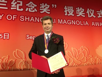 蔡司中国总裁福斯特荣获2017年度上海市白玉兰纪念奖