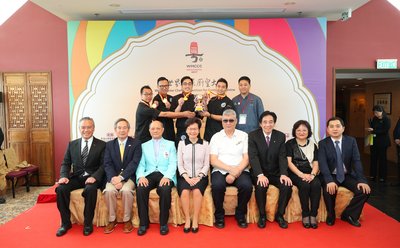 Mrs Carrie Lam, Chief Executive of the HKSAR (First row, fourth from left) attended the event to lift the participants’ spirits, and pictured with Lee Kum Kee Sauce Group Chairman Mr. Charlie Lee (First row, first from left), Chairman of World Master Chefs Association for Cantonese Cuisine, Mr. Yeung Wai Sing (First Row, third from left) and guests.
