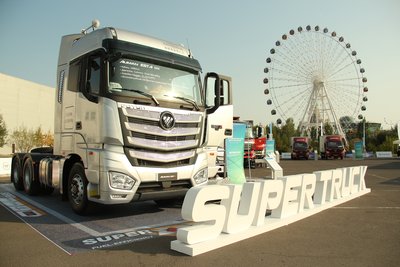Siêu xe tải FOTON AUMAN EST-A được giới thiệu tại Astana ngày 1/9.