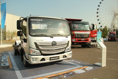 Pameran FOTON AUMARK S Super Truck di Astana pada 1 September