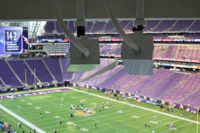 配备在体育场的5K超高清摄像机捕捉赛场的各个角度