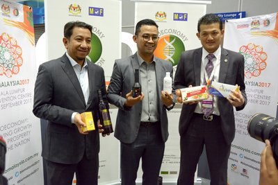 (From left) Chief Financial Officer of Bioeconomy Corporation, Tuan Syed Agil Syed Hashim; Chief Executive Officer of Bioeconomy Corporation, Dr. Mohd Shuhaizam Mohd Zain; and Senior Vice President of Corporate Affairs, Bioeconomy Corporation and Project Director of BioMalaysia 2017, En. Adnan Baharum with some of the BioNexus products featured in BioMalaysia 2017