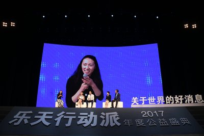 盖茨基金会北京代表处首席代表李一诺主持嘉宾讨论（从左至右：李一诺、文霭洁、许传兴、金铭、李劲）