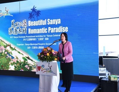 Fu Junli, Honorary President of Sanya People's Association for Friendship with Foreign Countries, delivering a speech at The Sanya Celebration roadshow