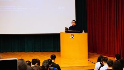 Jay Wei speaks at the University of Hong Kong, encouraging young people to regain the pride and mission of the Chinese nation