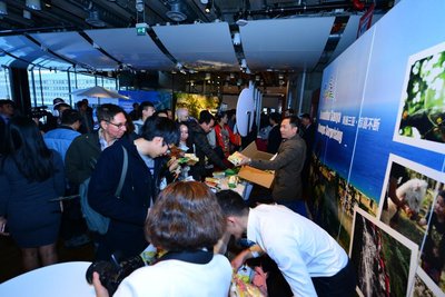 Stockholm-based attendees visiting the exhibition area for Sanya’s local specialty products