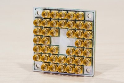 英特尔携手QuTech成功测试新型17量子位超导计算芯片