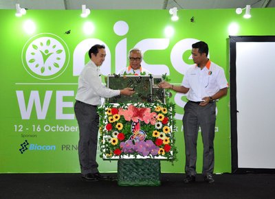 Chairman of Bioeconomy Corporation, Tan Sri Zakri Abdul Hamid (middle) launches the Wellness Cluster at NICE Expo 2017 with the release of 300 different butterfly species from Malacca Butterfly & Reptile Sanctuary, alongside (from left) Managing Director of Malacca Butterfly & Reptile Sanctuary, Gerard Wong and Chief Executive Officer of Bioeconomy Corporation, Dr. Mohd Shuhaizam Mohd Zain.