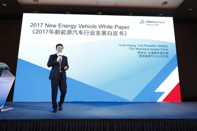 TUV莱茵大中华区交通服务副总裁黄余欣正式发布《2017年中国新能源汽车行业发展白皮书》