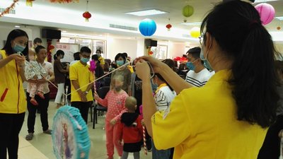 广州赛诺菲义工陪伴病童在新落成的病情联欢