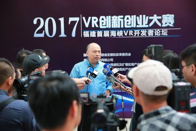 网龙执行董事、福建网龙公司董事长郑辉接受媒体采访