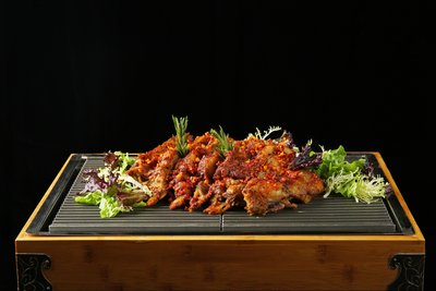 海口希尔顿酒店御玺中餐厅推出新派创意“烧烤盒子”系列菜系