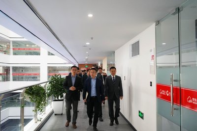 西安当地领导视察京东云电商创新中心