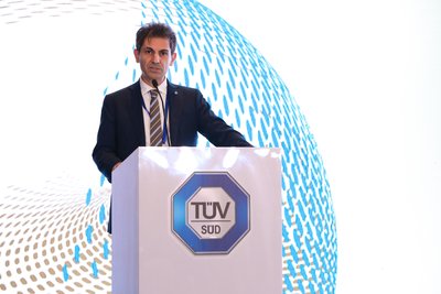 TÜV南德大中华区商业产品服务部副总裁罗伯特-普特博士致闭幕词