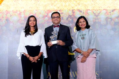 Aditya Jindal, chief finance officer, UTC Climate, Controls & Security, Southeast Asia Pacific (middle) receives the ‘Top Community Care Companies in Asia’ award
