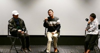 左起: 著名电影美术曹久平先生，纪录片导演、摄影师王久良先生，沙龙嘉宾主持人、资深媒体人杨子云。